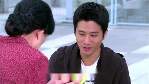 吃瓜大妈帅哥视频大全,吃瓜大妈与帅哥的欢乐视频大盘点