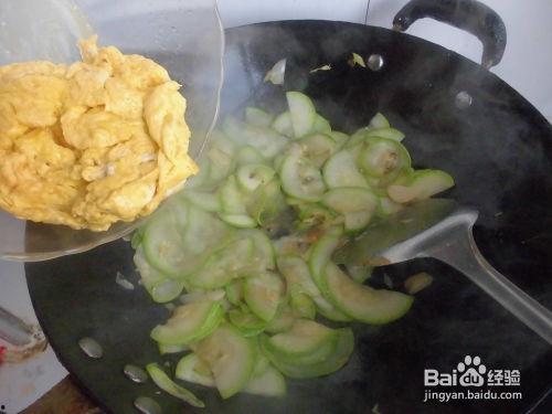 宝宝吃角瓜鸡蛋,宝宝辅食——角瓜鸡蛋新搭配