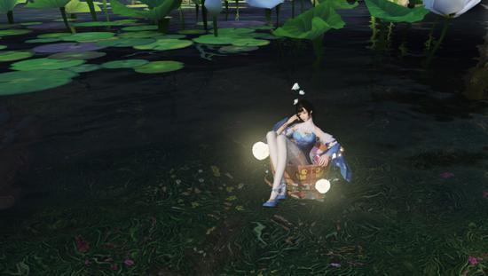 吃瓜摇扇,吃瓜摇扇，清凉一夏的悠闲时光