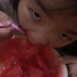 宝宝吃普通瓜视频,甜蜜滋味尽收眼底