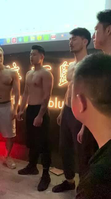 成都酒吧男模吃瓜,揭秘幕后真相与网络热议