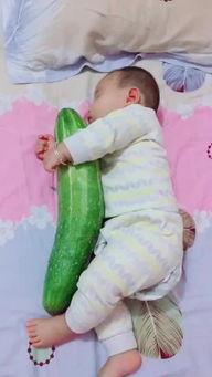 吃瓜孩子叫妈妈,温馨瞬间感动网友