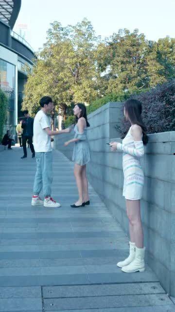 广西情侣吵架吃瓜,广西情侣吵架引发的“吃瓜”热潮