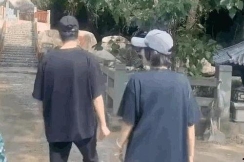 旅游吃瓜女子,揭秘美食背后的故事